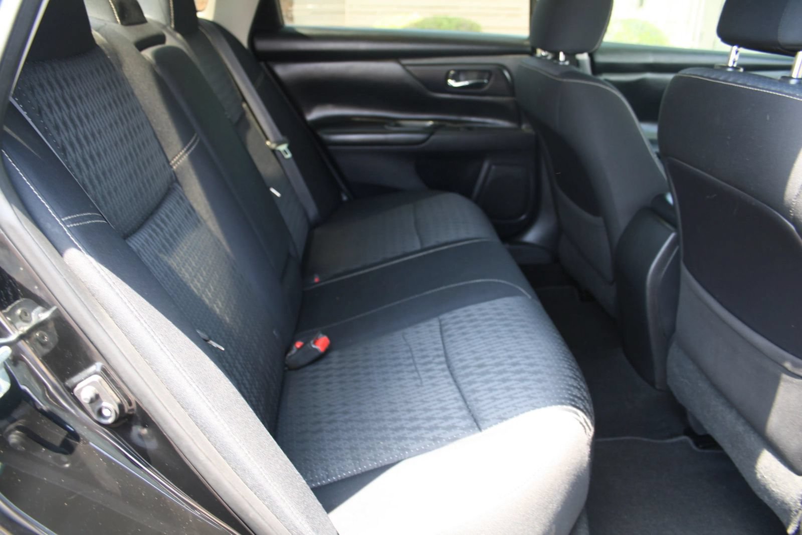 Used 2016 Nissan Altima 2.5 S w/ Interior Lighting Package FWD image 19
