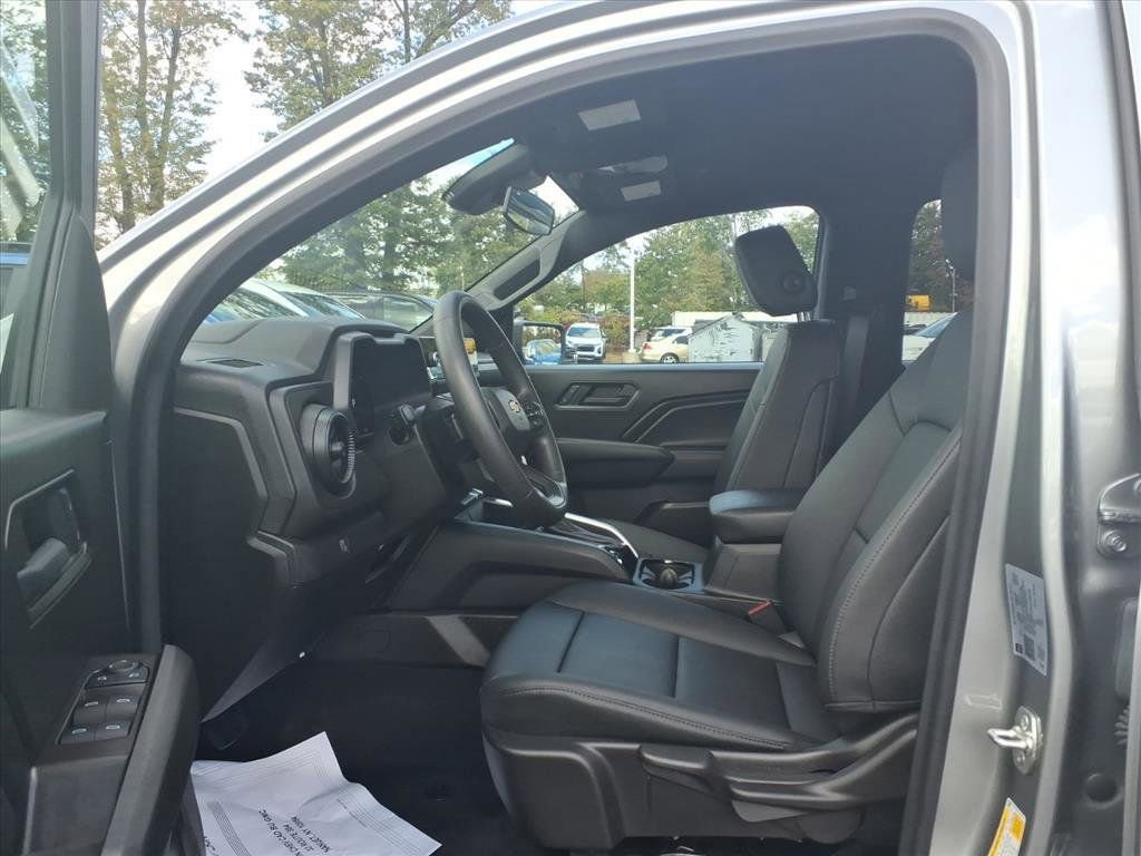 Used 2025 Chevrolet Colorado W/T image 11