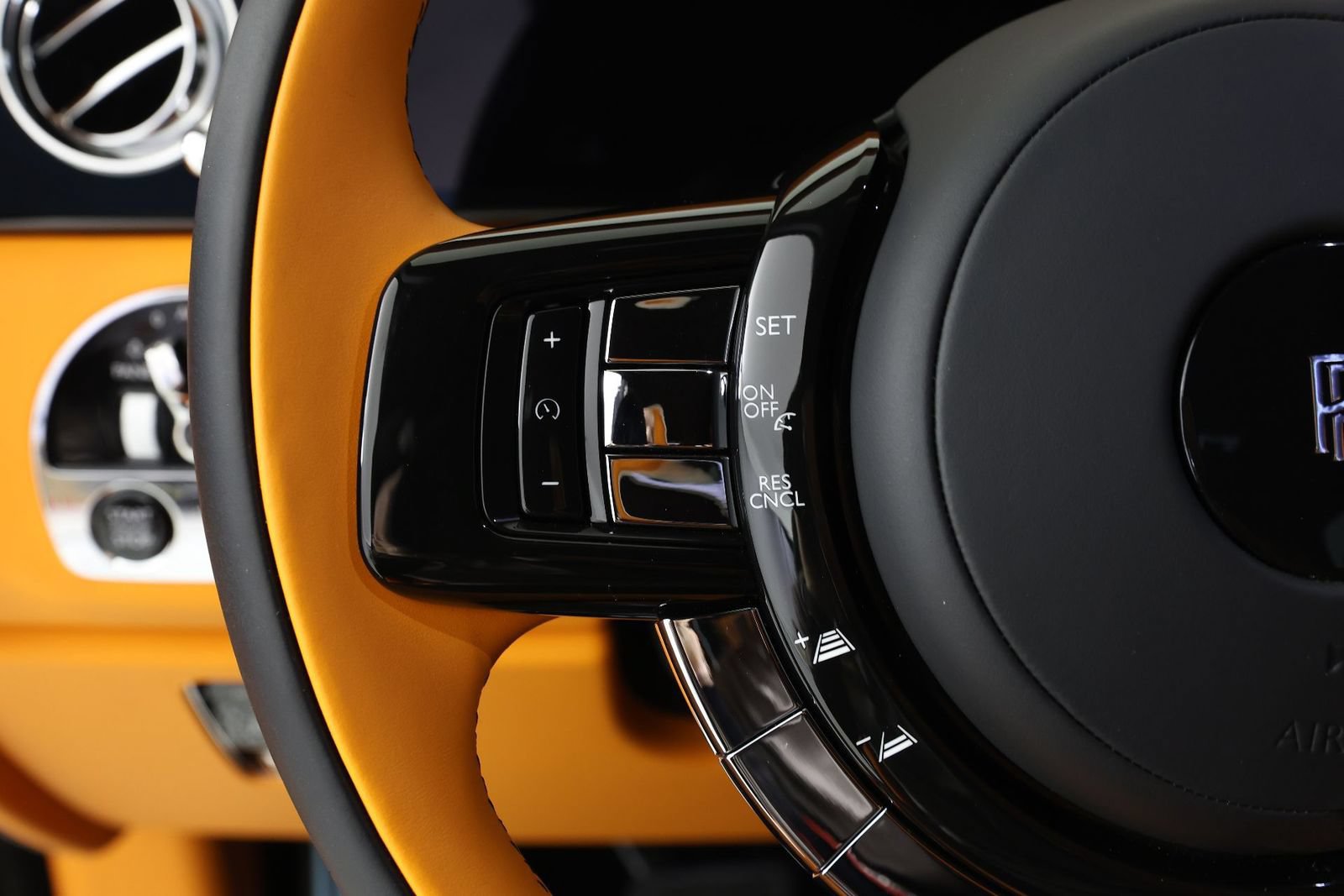 Certified 2025 Rolls-Royce Cullinan AWD/4WD image 14