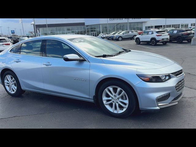 Used 2017 Chevrolet Malibu LT image 2