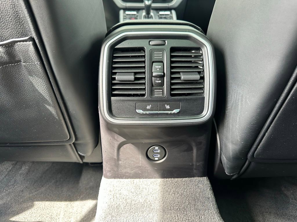 Certified 2023 Porsche Macan AWD/4WD image 37