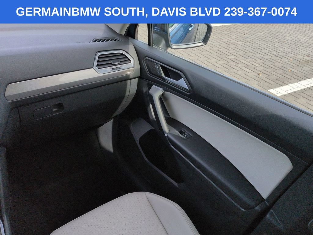 Used 2020 Volkswagen Tiguan SE w/ Panoramic Sunroof Package AWD/4WD image 19