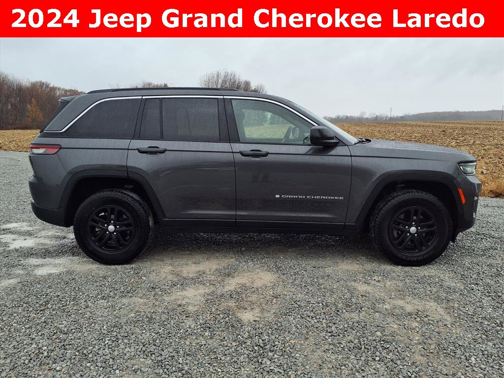 Used 2024 Jeep Grand Cherokee Laredo image 4