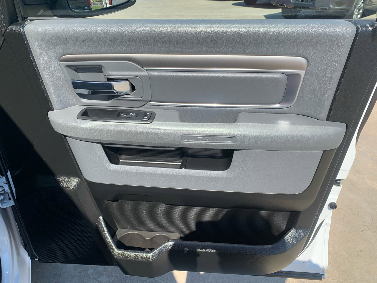 Used 2019 RAM 1500 Classic SLT w/ Luxury Group image 13