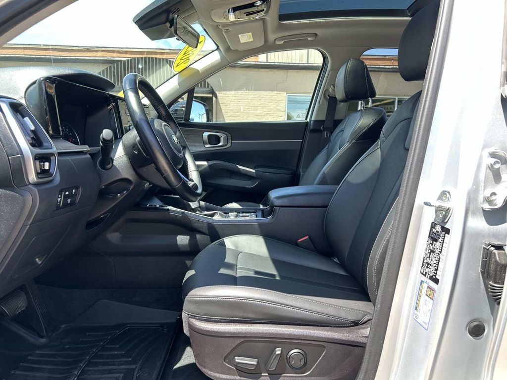 Used 2021 Kia Sorento EX w/ Panoramic Sunroof Package AWD/4WD image 15