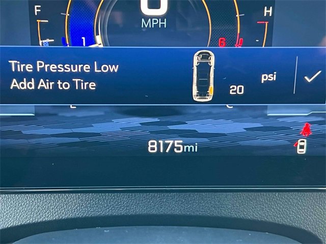 Used 2025 Chevrolet Traverse LT image 28