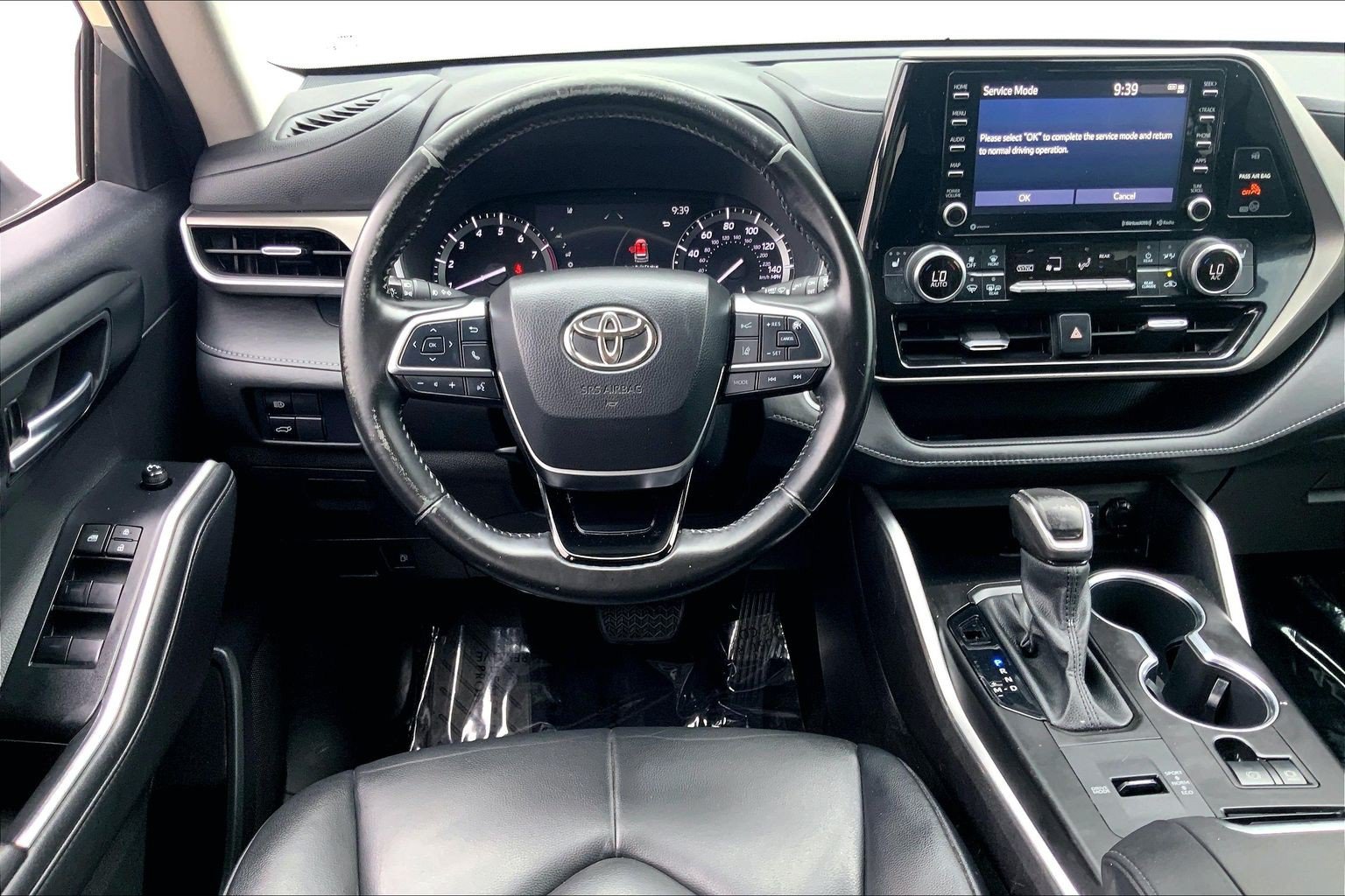 Used 2021 Toyota Highlander XLE FWD image 6