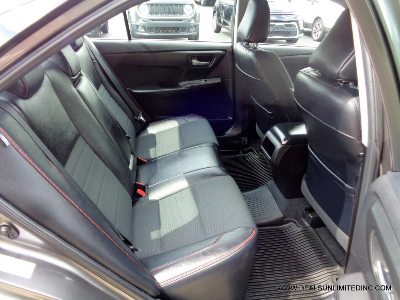 Used 2016 Toyota Camry SE FWD image 17