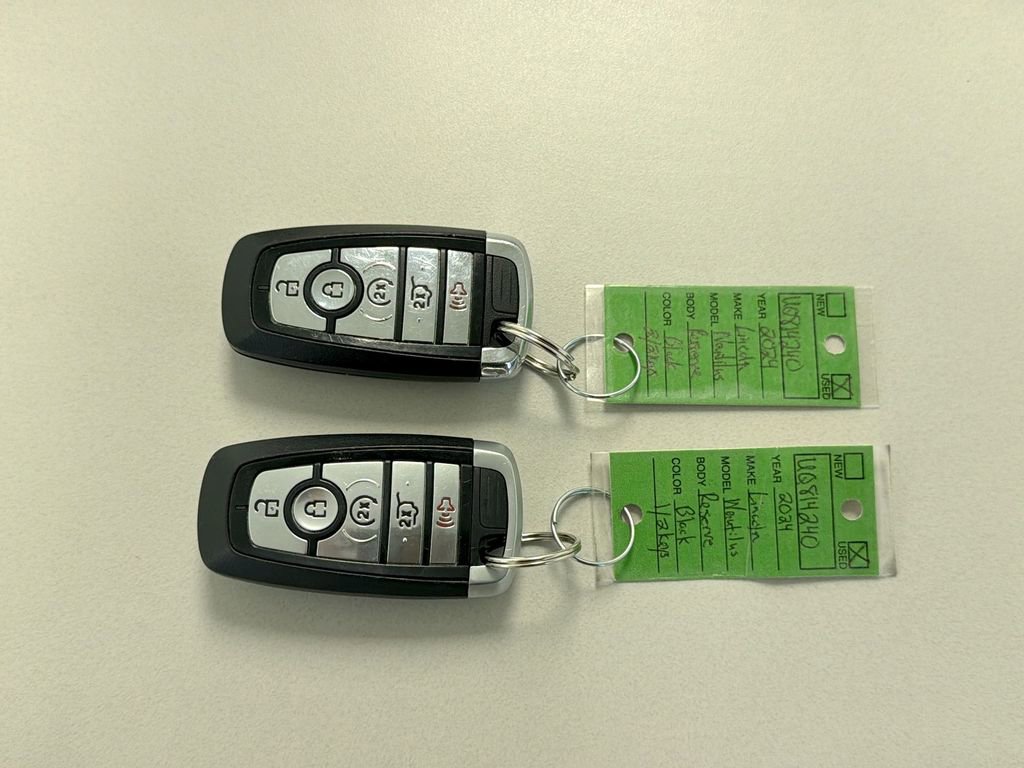 Used 2024 Lincoln Nautilus Reserve AWD/4WD image 40