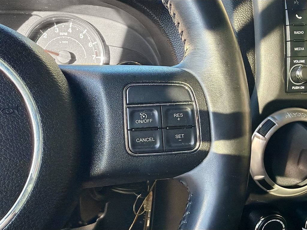 Used 2017 Jeep Wrangler Unlimited Sahara w/ Connectivity Group AWD/4WD image 29