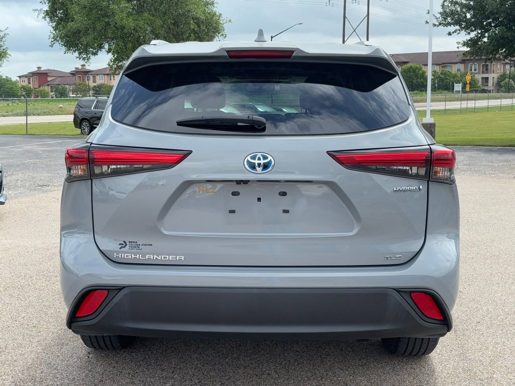 Used 2023 Toyota Highlander Bronze Edition image 5