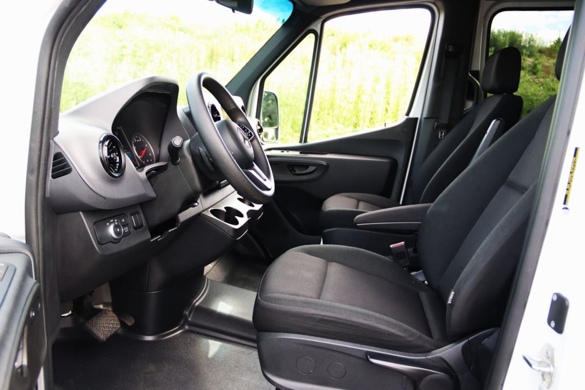 Used 2024 Mercedes-Benz Sprinter 2500 image 12