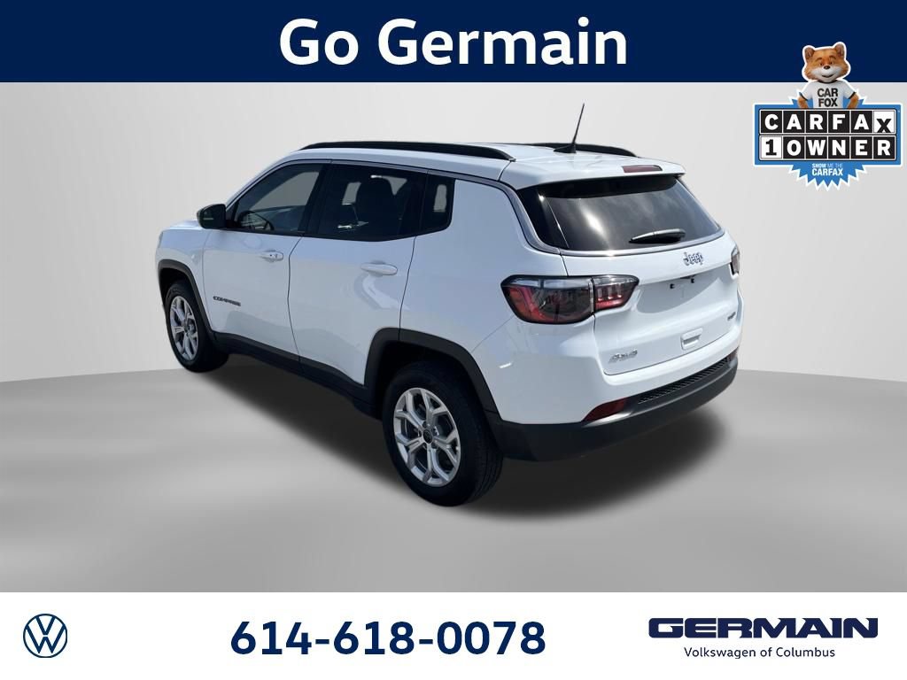 Used 2025 Jeep Compass Latitude AWD/4WD image 4