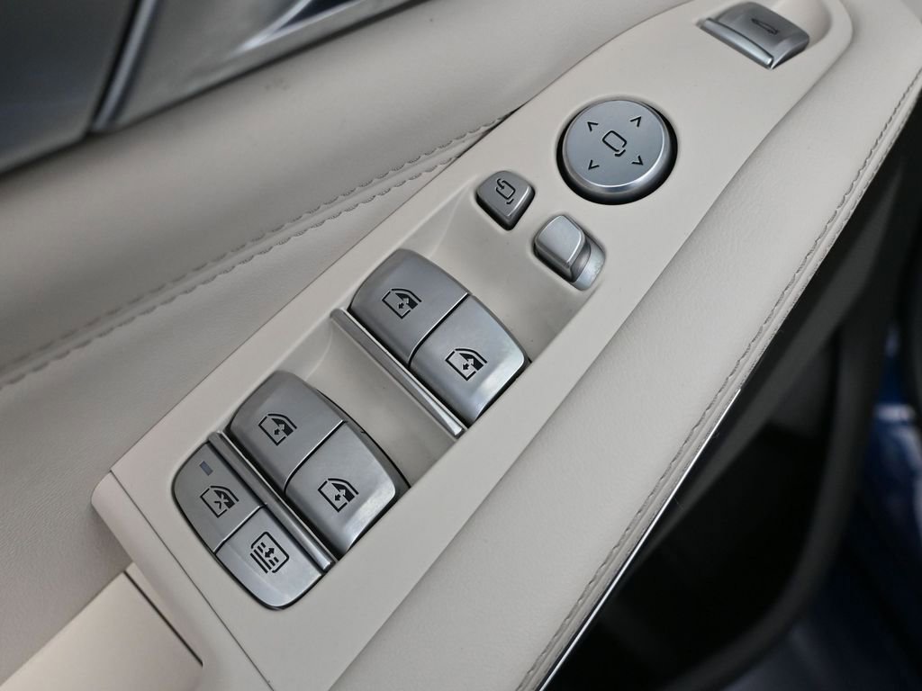 Used 2023 BMW X7 xDrive40i w/ Executive Package image 21