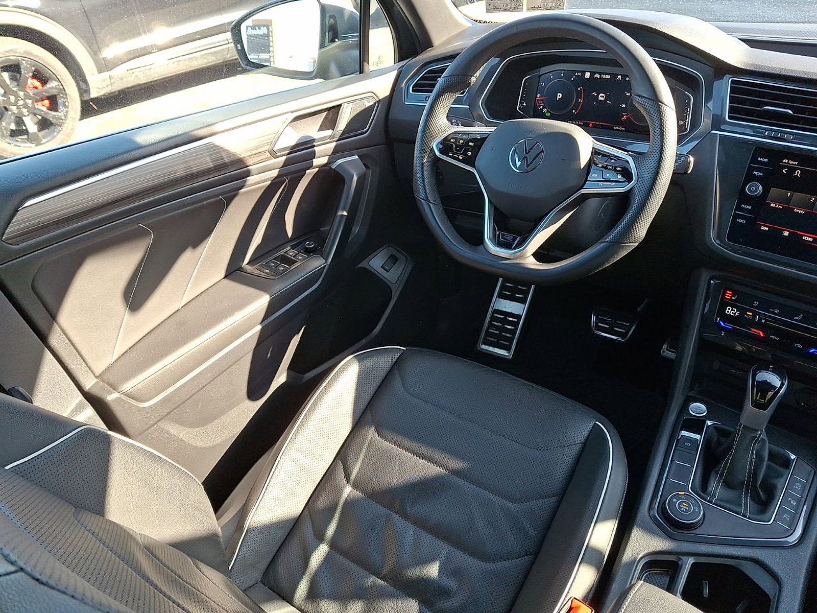 Used 2024 Volkswagen Tiguan SEL R-Line image 15