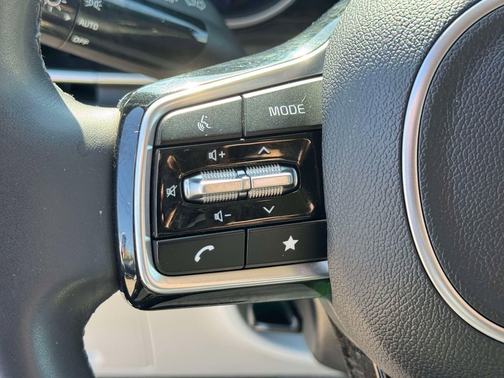 Used 2024 Kia Carnival EX FWD image 20