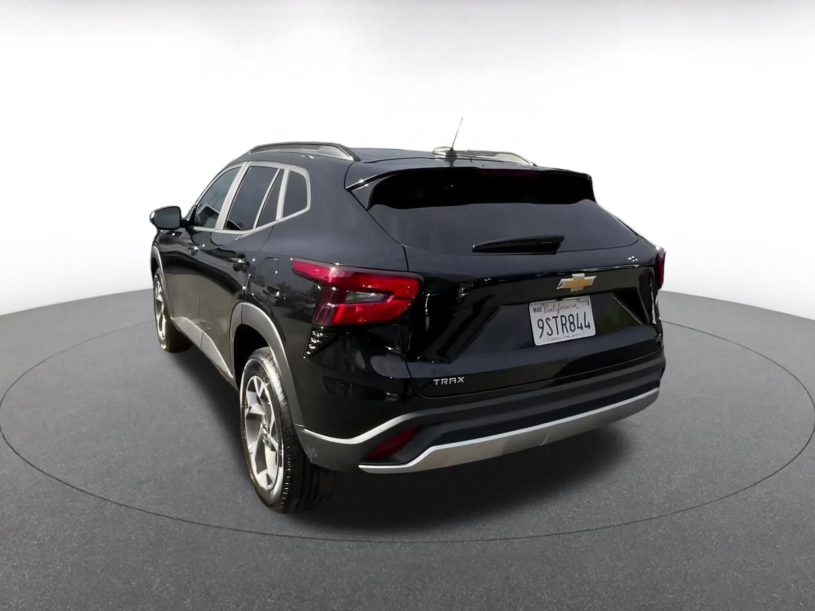 Used 2025 Chevrolet Trax LT image 11