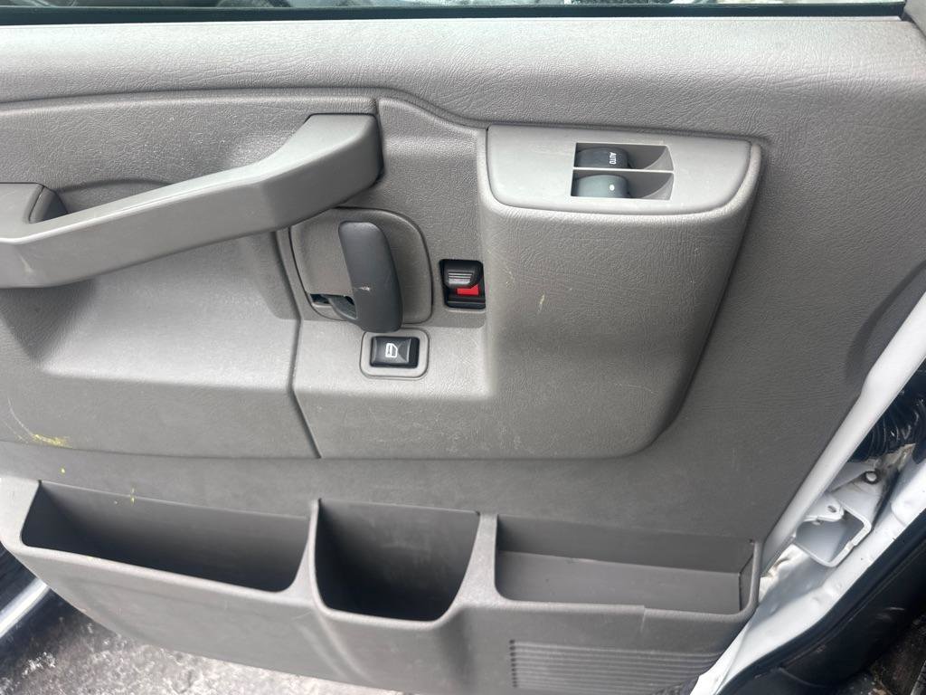 Used 2017 Chevrolet Express 3500 LT w/ LT Preferred Equipment Group image 8