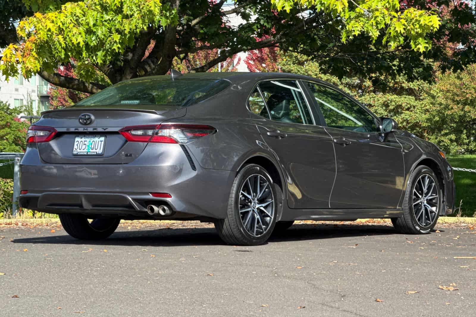 Used 2023 Toyota Camry SE FWD image 2