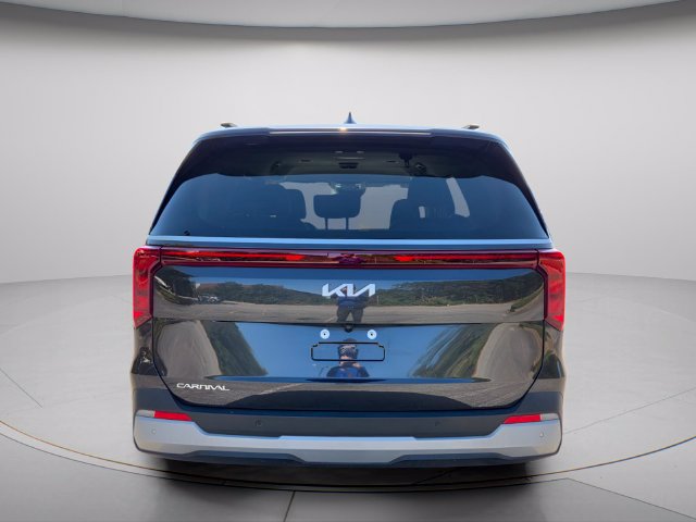 Used 2025 Kia Carnival EX FWD image 5