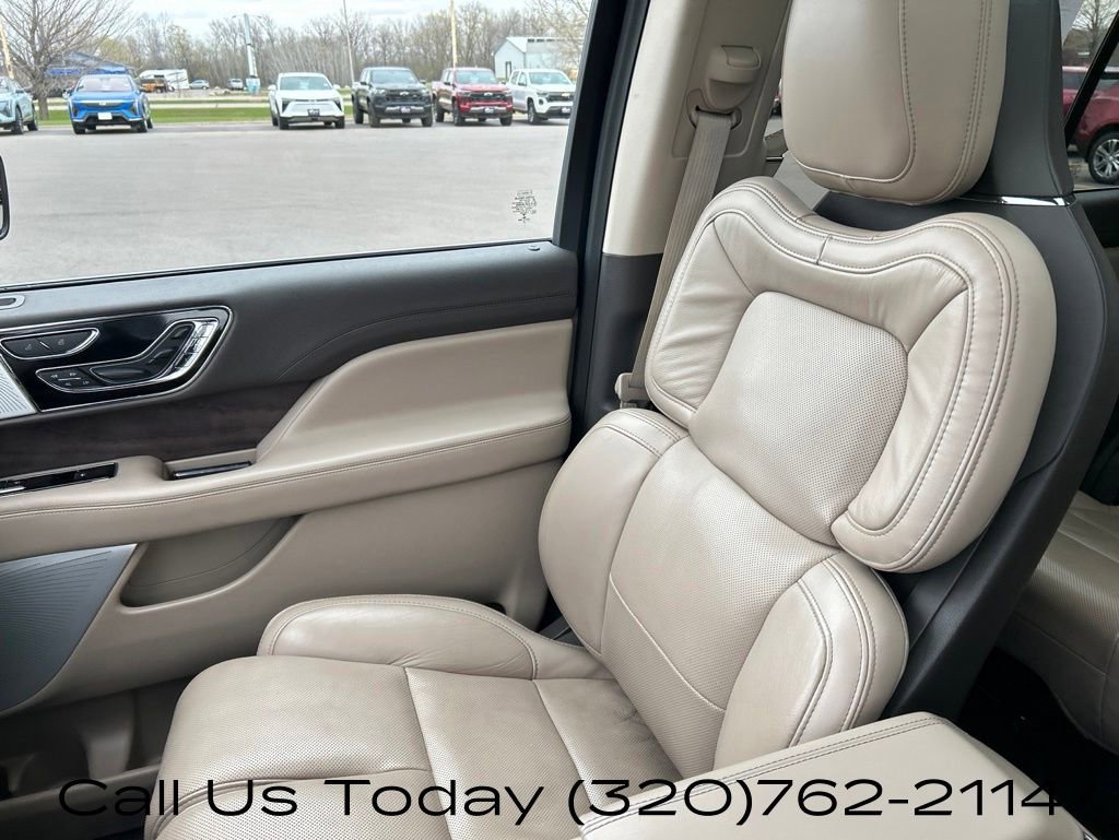 Used 2022 Lincoln Navigator Reserve AWD/4WD image 32