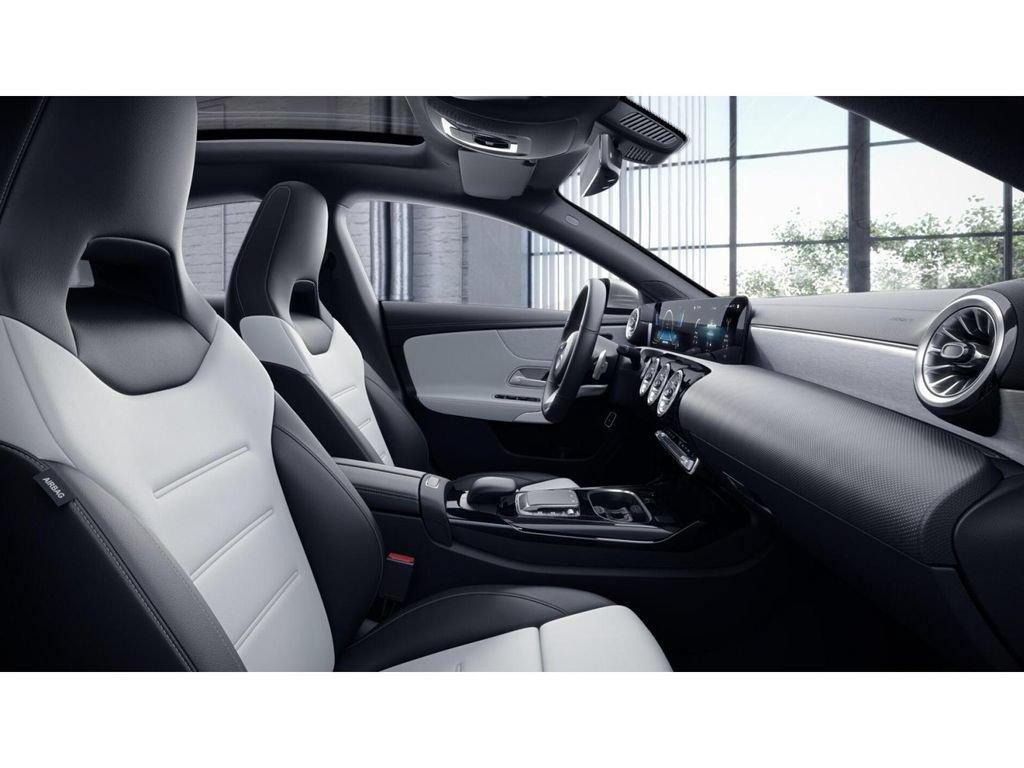 Certified 2022 Mercedes-Benz CLA 35 AMG 4MATIC image 4