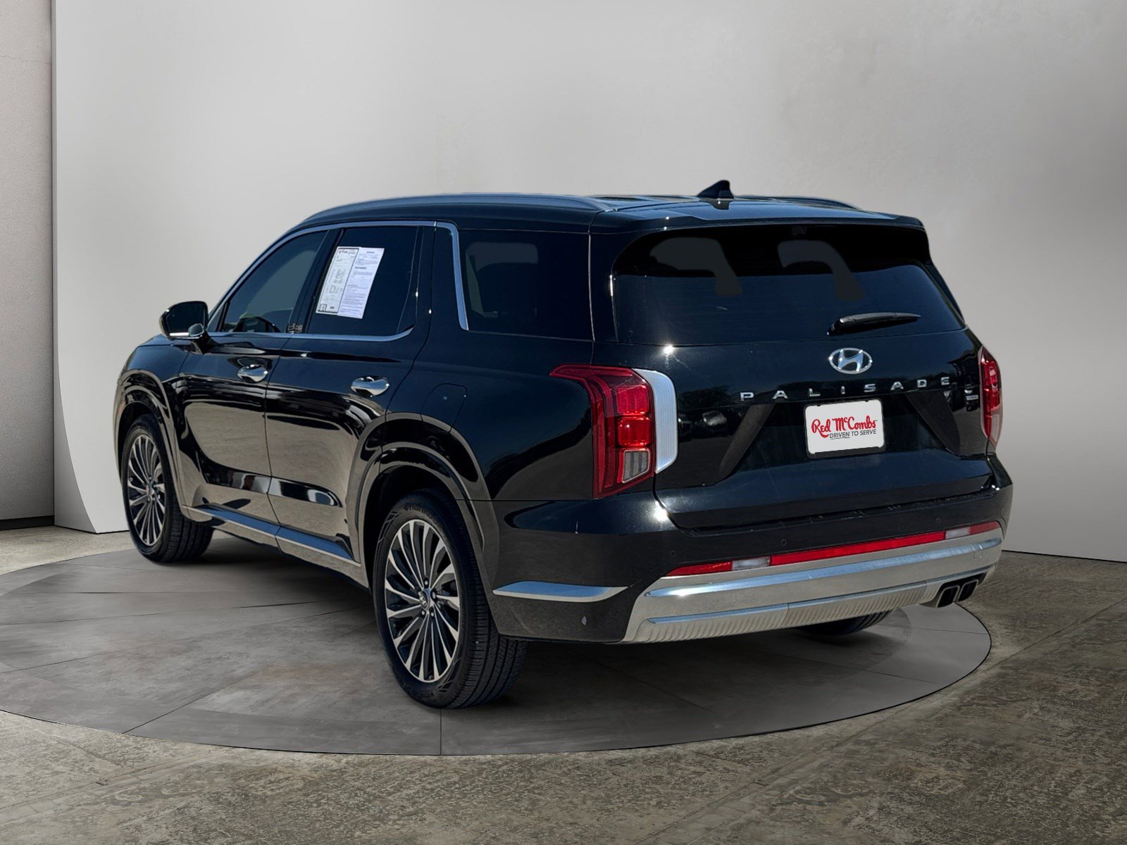Used 2024 Hyundai Palisade Calligraphy image 3