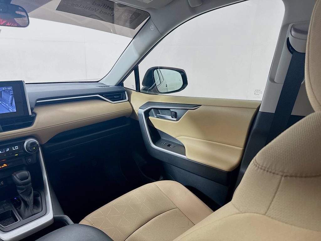 Used 2025 Toyota RAV4 XLE FWD image 22