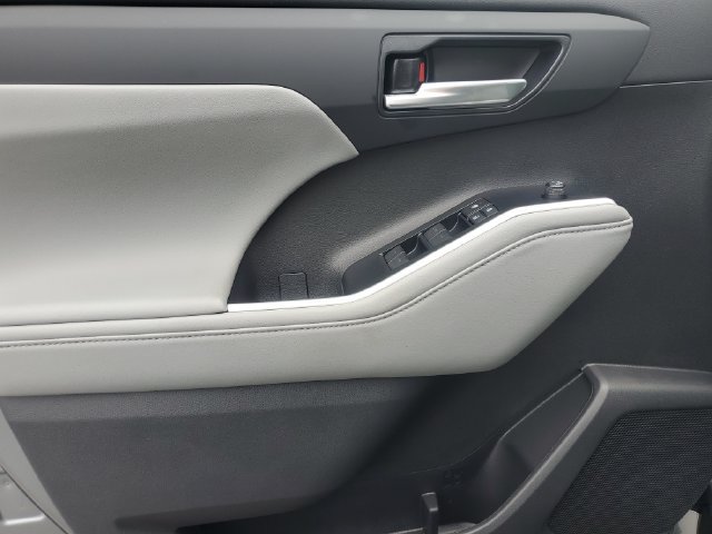 New 2026 Toyota Highlander XLE AWD/4WD image 16