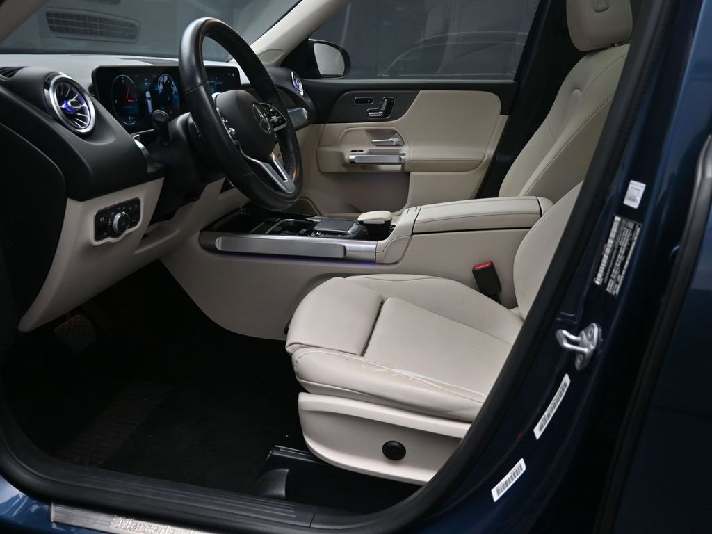 Used 2021 Mercedes-Benz GLB 250 w/ Premium Package image 17