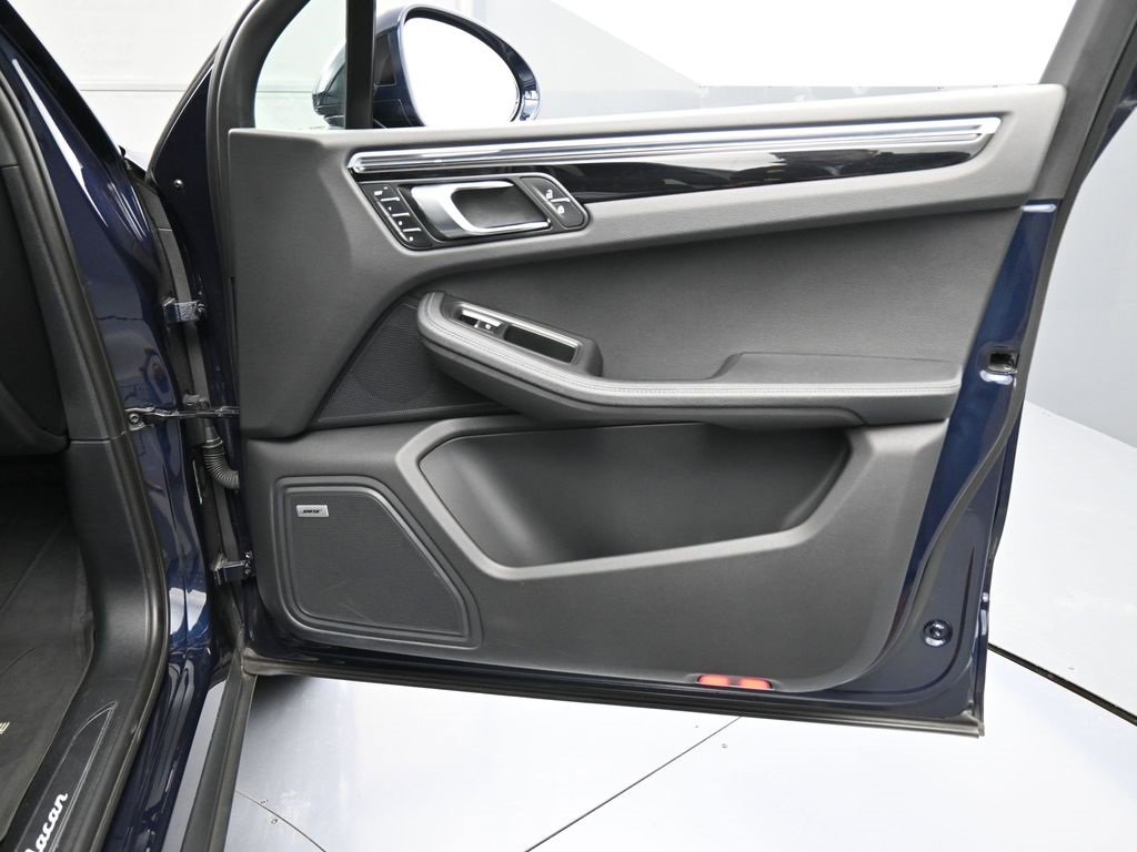 Certified 2023 Porsche Macan Turbo image 28