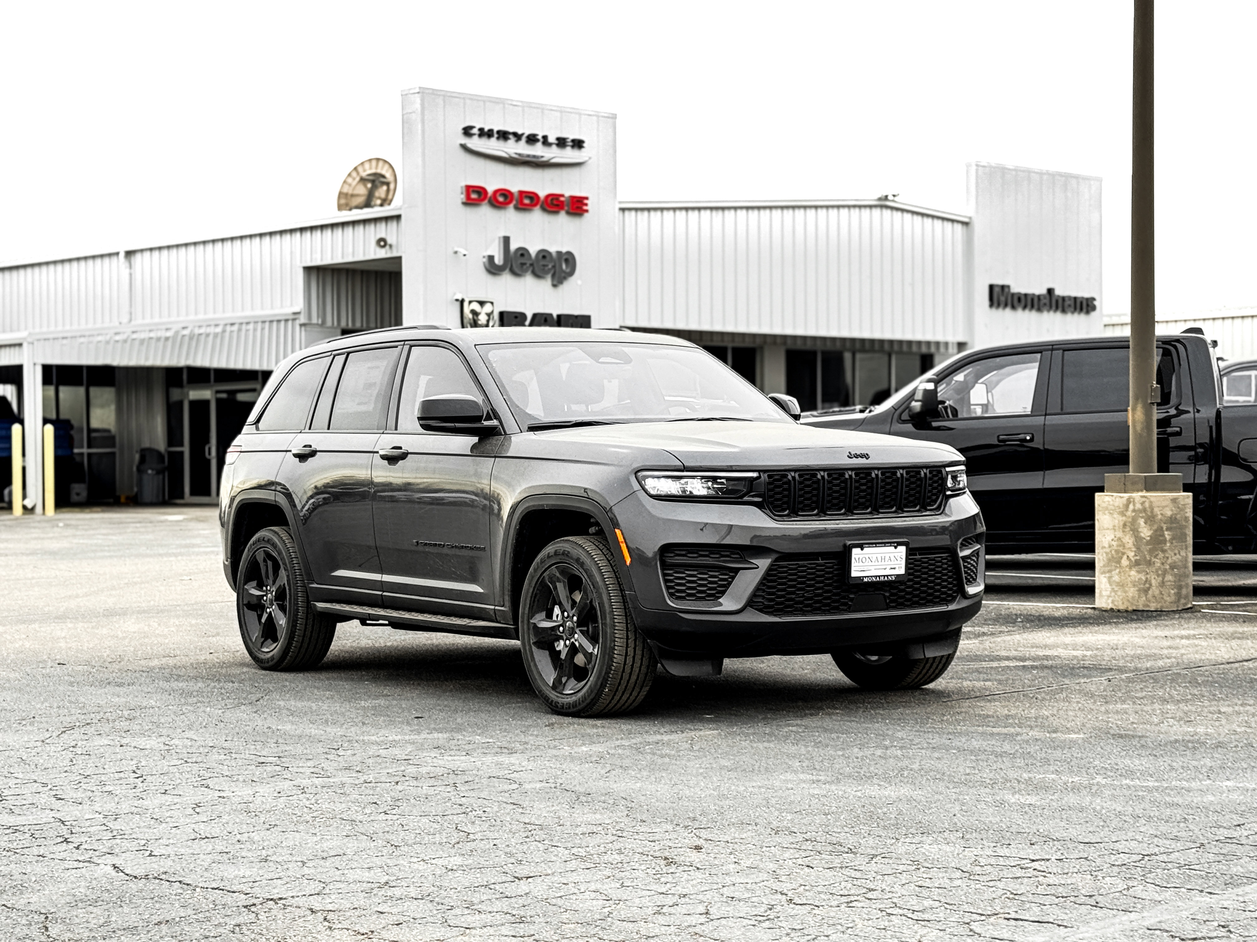 New 2025 Jeep Grand Cherokee 4WD image 3