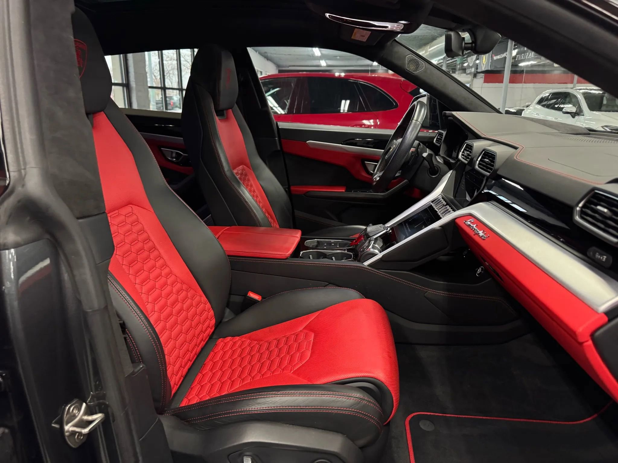 Used 2019 Lamborghini Urus image 26