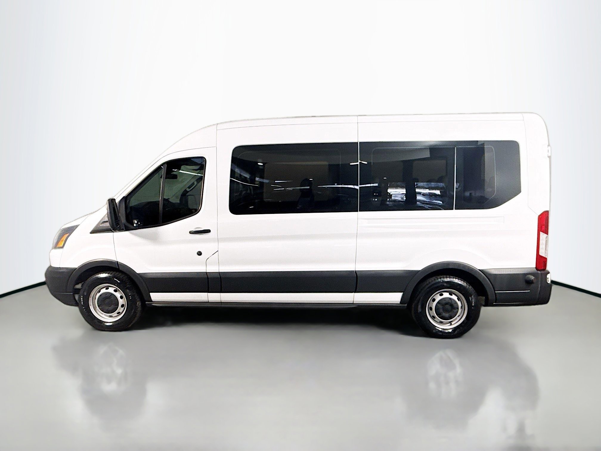 Used 2017 Ford Transit 350 XL image 6