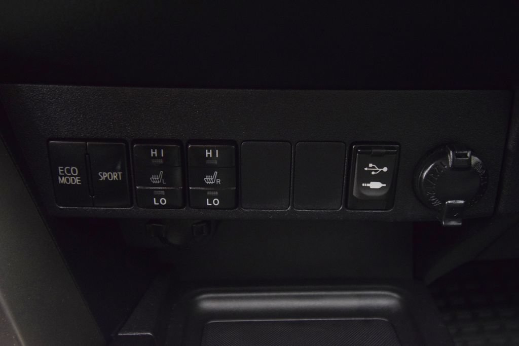 Used 2015 Toyota RAV4 Limited w/ Technology Package AWD/4WD image 31