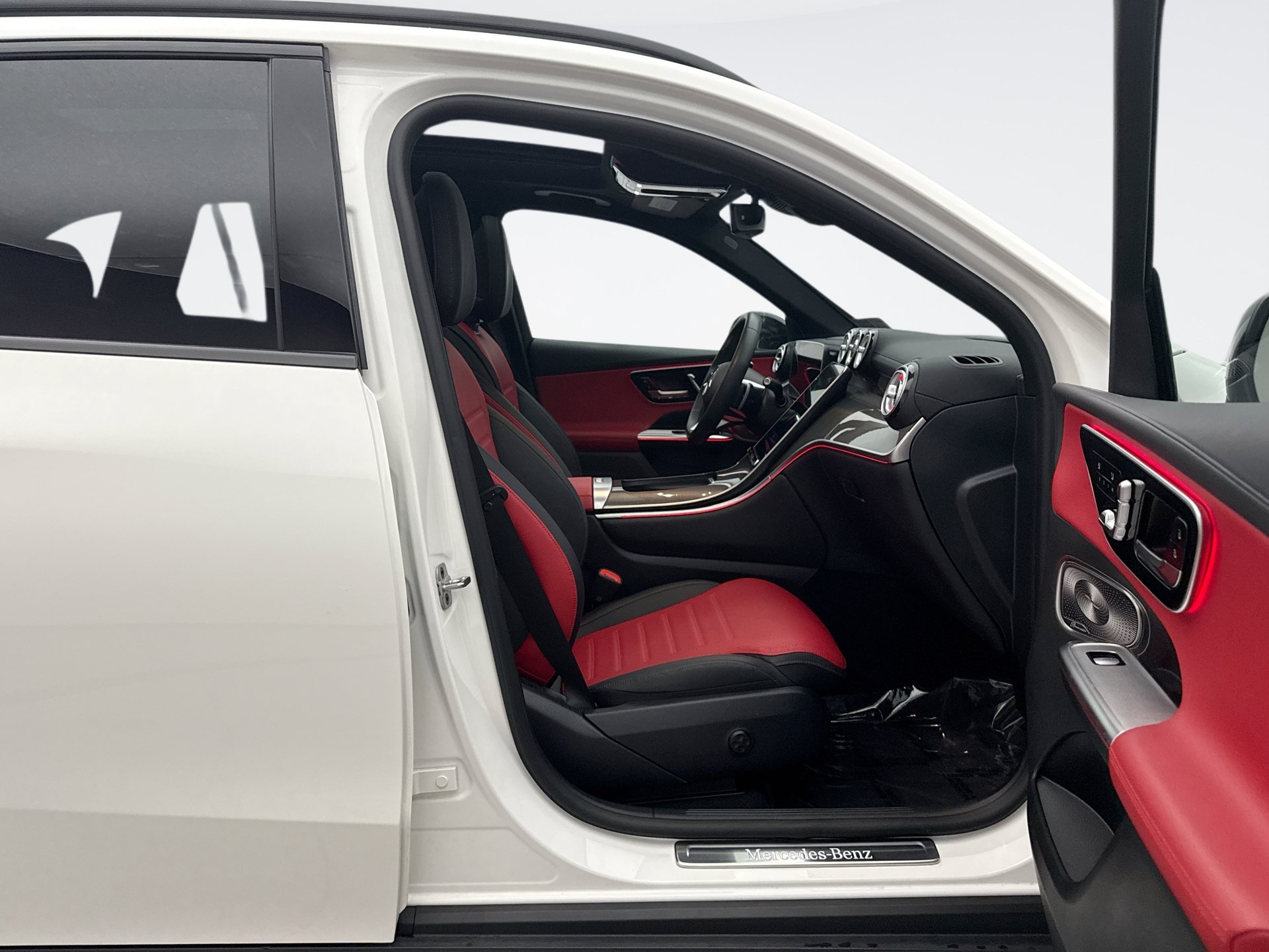 Used 2025 Mercedes-Benz GLC 300 4MATIC image 19