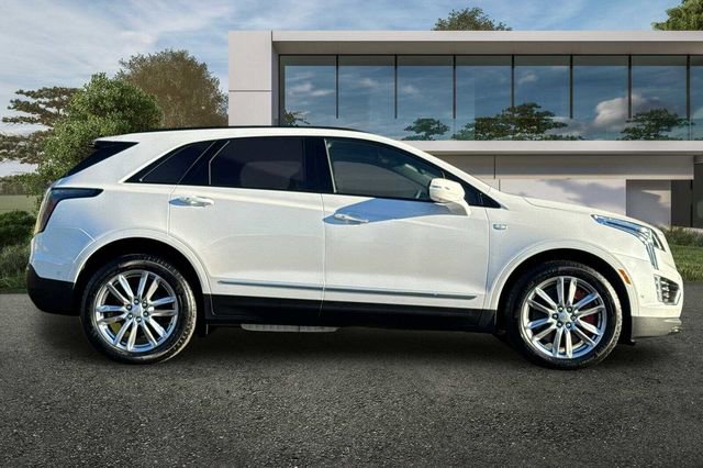 Certified 2025 Cadillac XT5 Sportv w/ Technology Package image 3