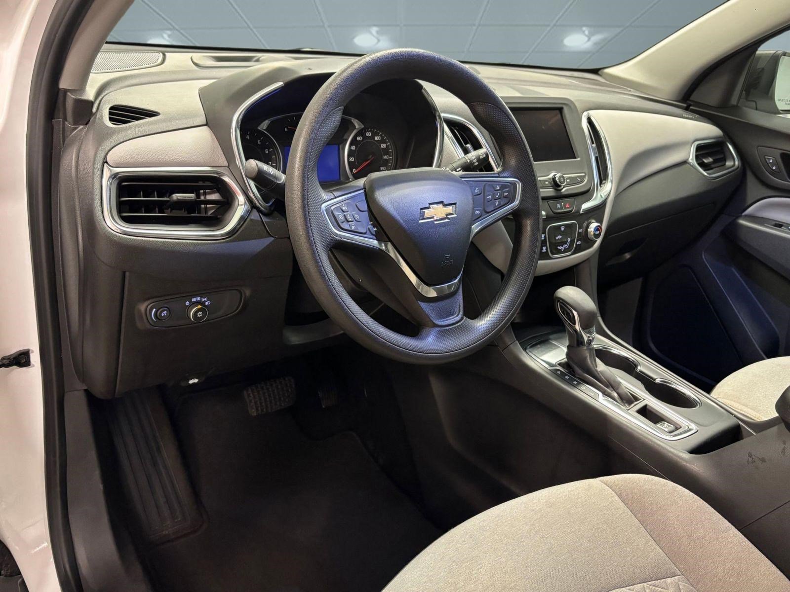 Used 2022 Chevrolet Equinox LS w/ LS Convenience Package FWD image 4