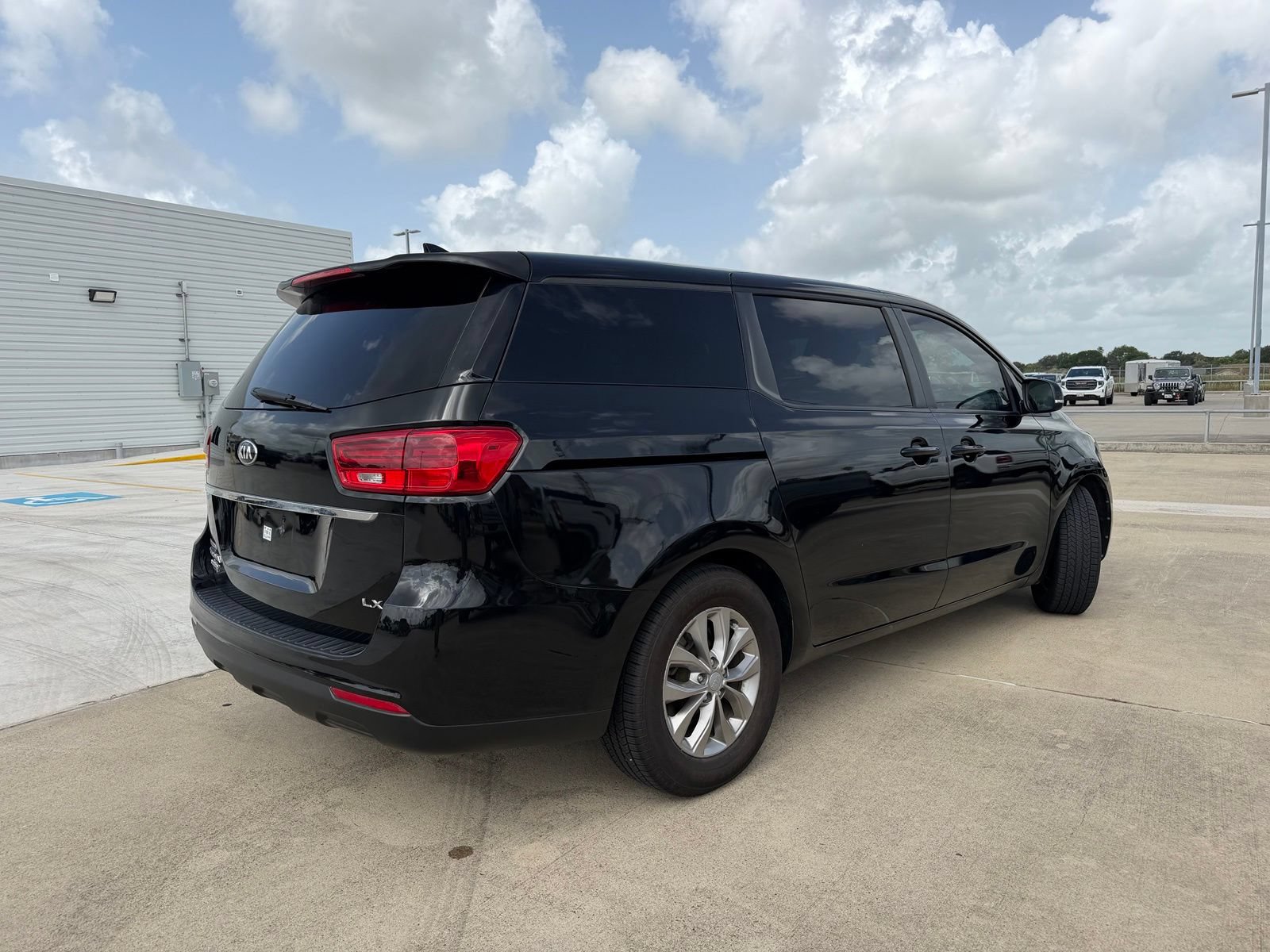 Used 2021 Kia Sedona LX FWD image 7