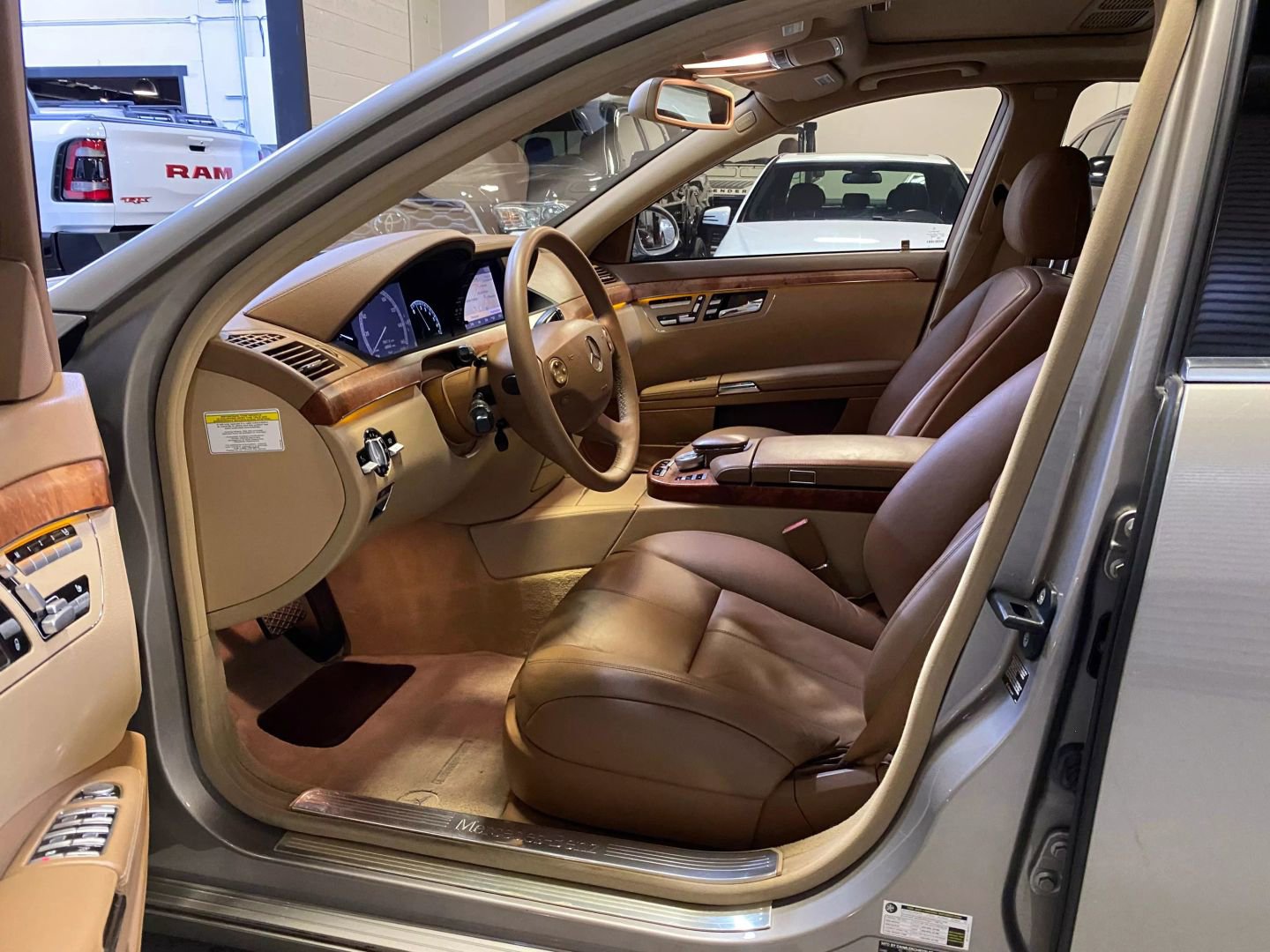 Used 2007 Mercedes-Benz S 550 Sedan image 38