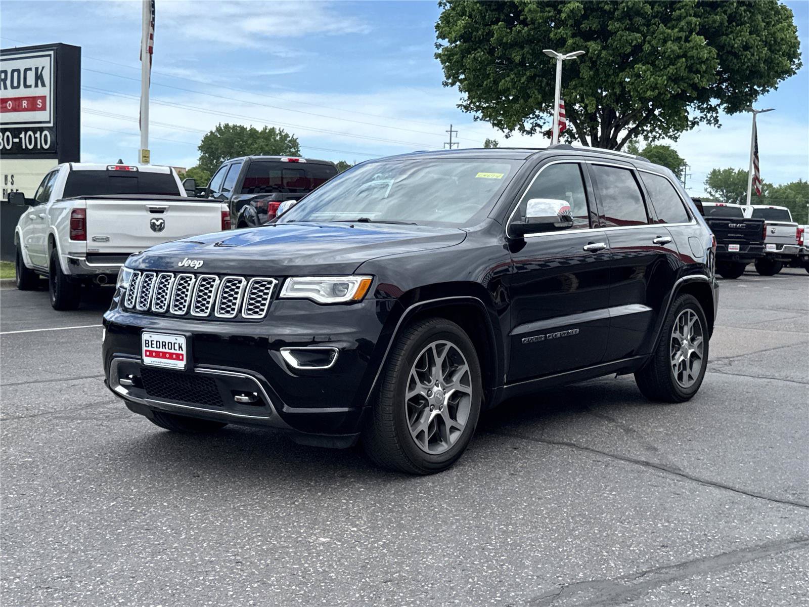 Used 2020 Jeep Grand Cherokee Overland AWD/4WD image 3