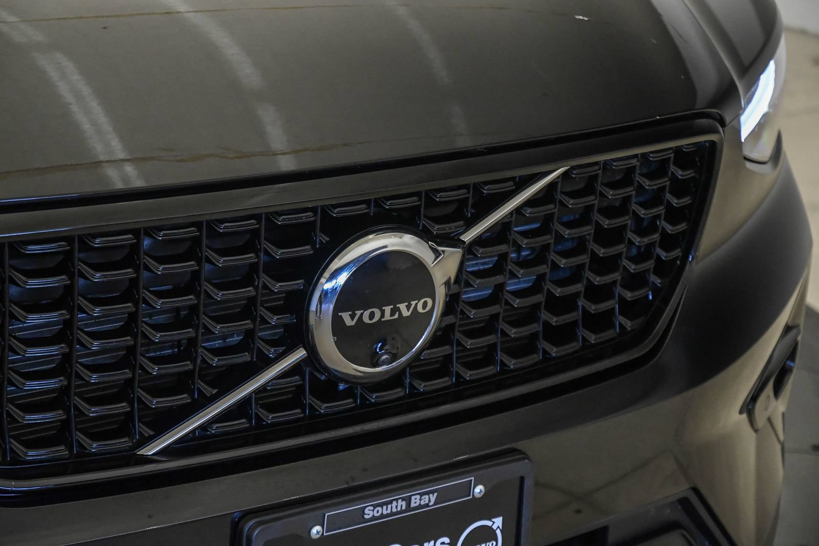 Certified 2026 Volvo XC40 B5 Plus AWD/4WD image 8