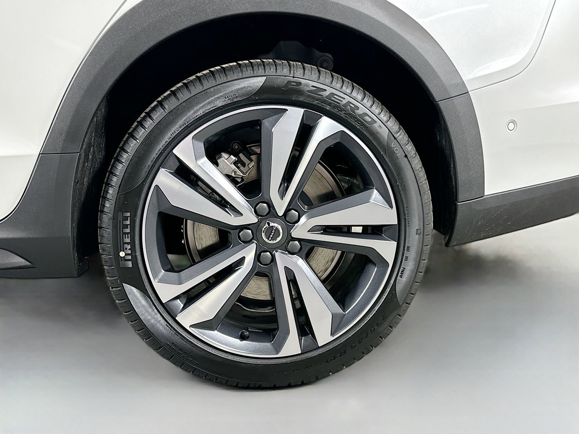 New 2026 Volvo V60 B5 Cross Country Plus w/ Protection Package Premier image 30