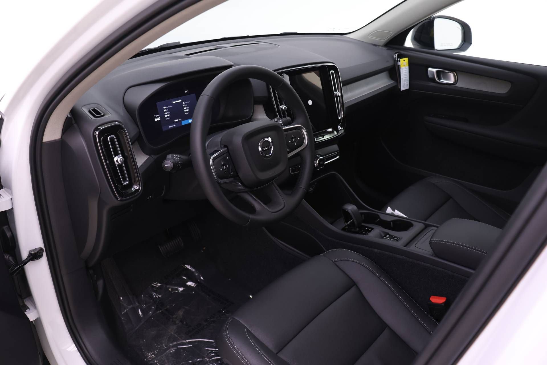 New 2026 Volvo XC40 B5 Core w/ Climate Package AWD/4WD image 6