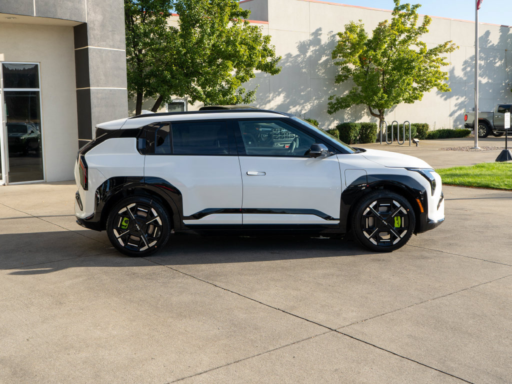 New 2027 Kia EV3 GT AWD/4WD image 8