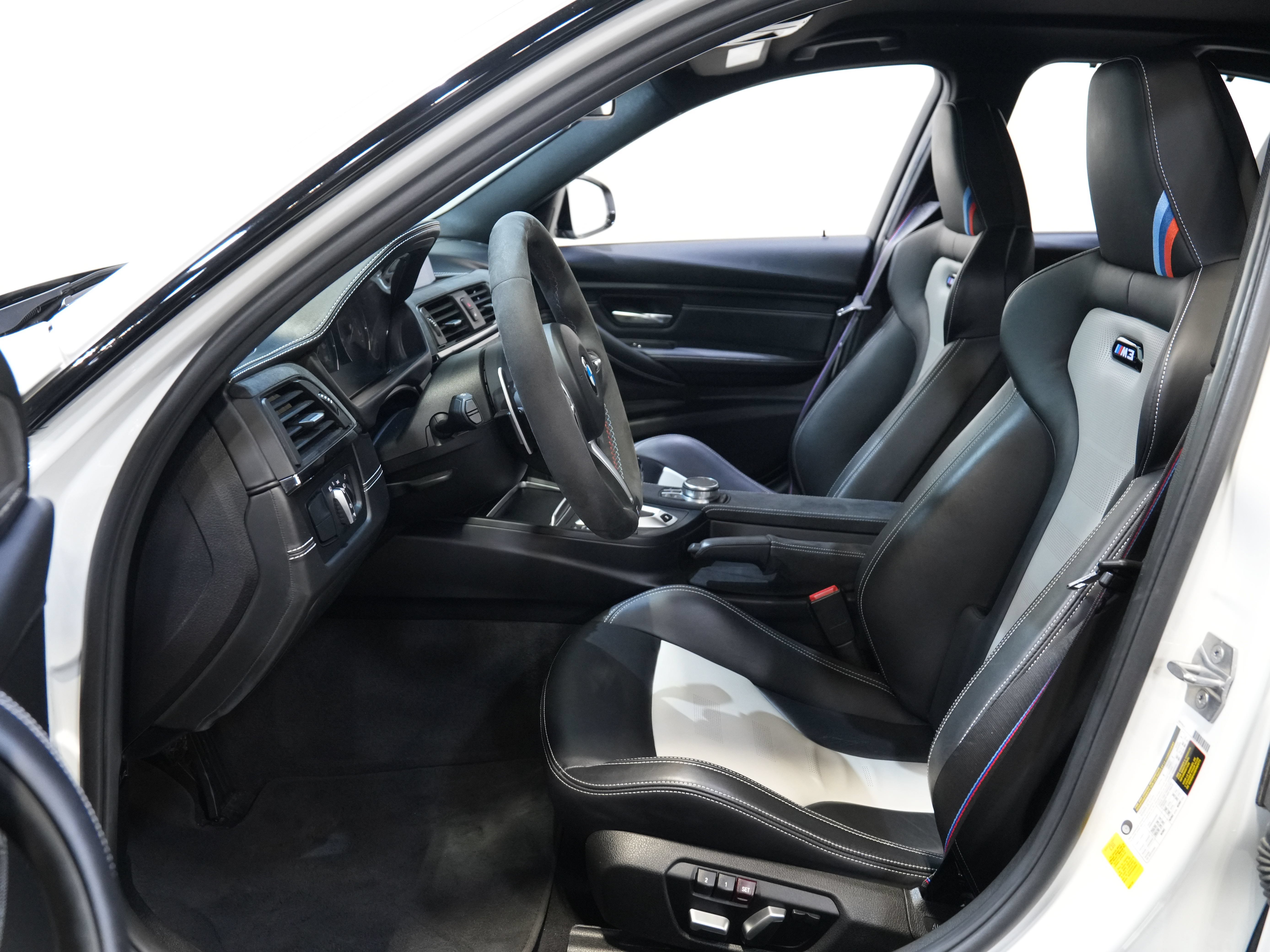 Used 2018 BMW M3 CS w/ Executive Package RWD image 32
