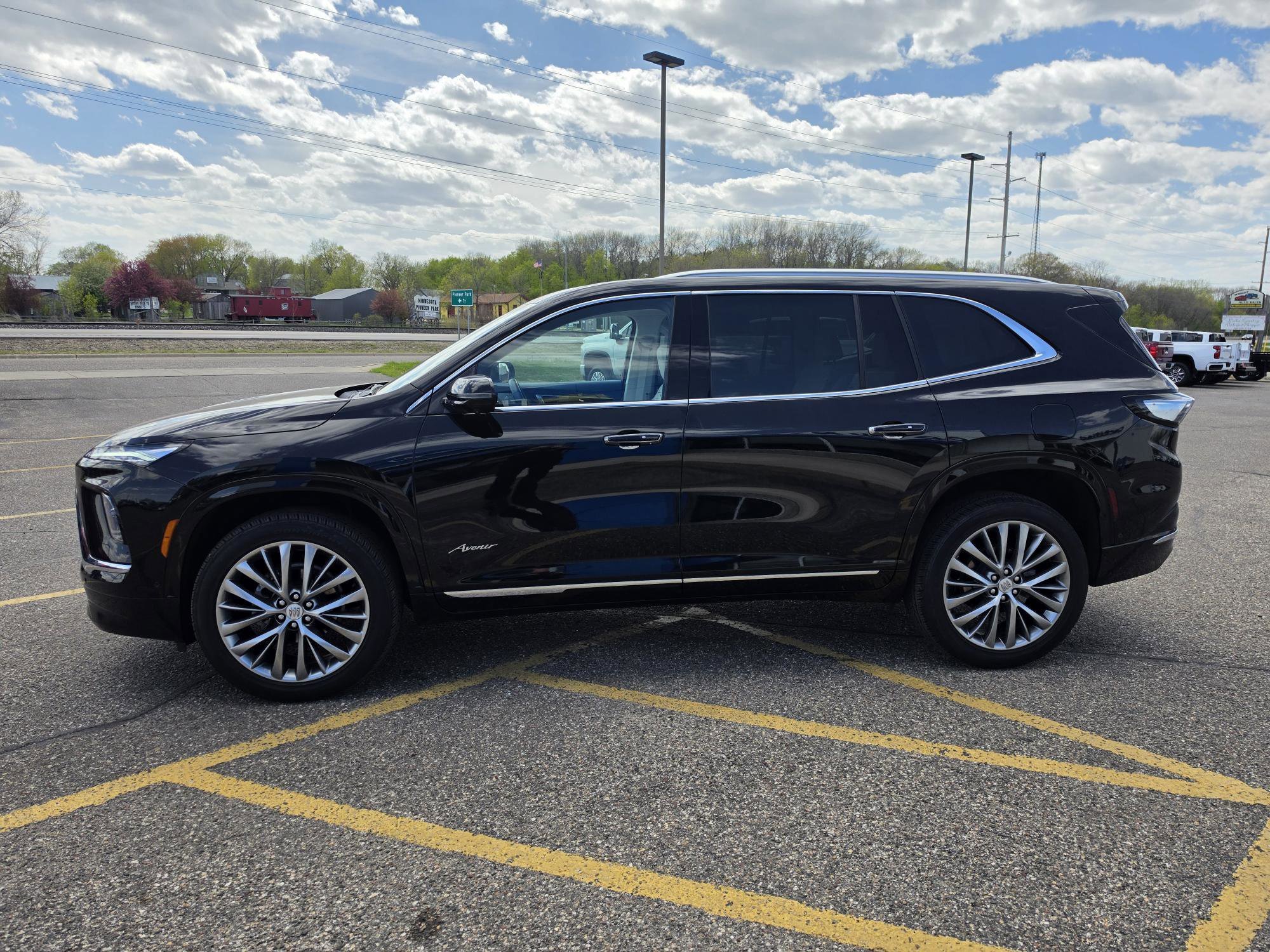 Used 2026 Buick Enclave Avenir w/ Super Cruise Package AWD/4WD image 9