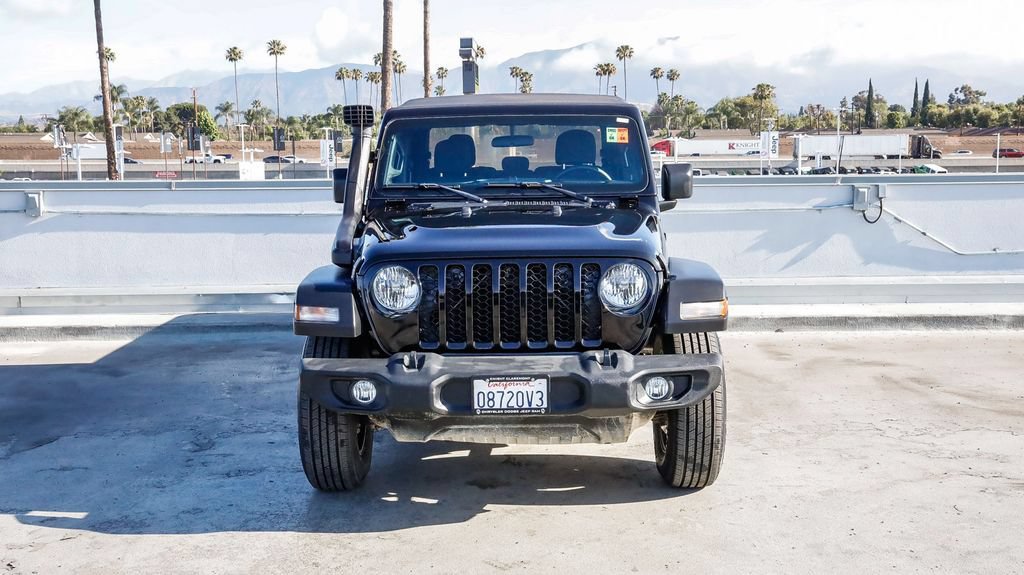 Used 2021 Jeep Gladiator Sport AWD/4WD image 3
