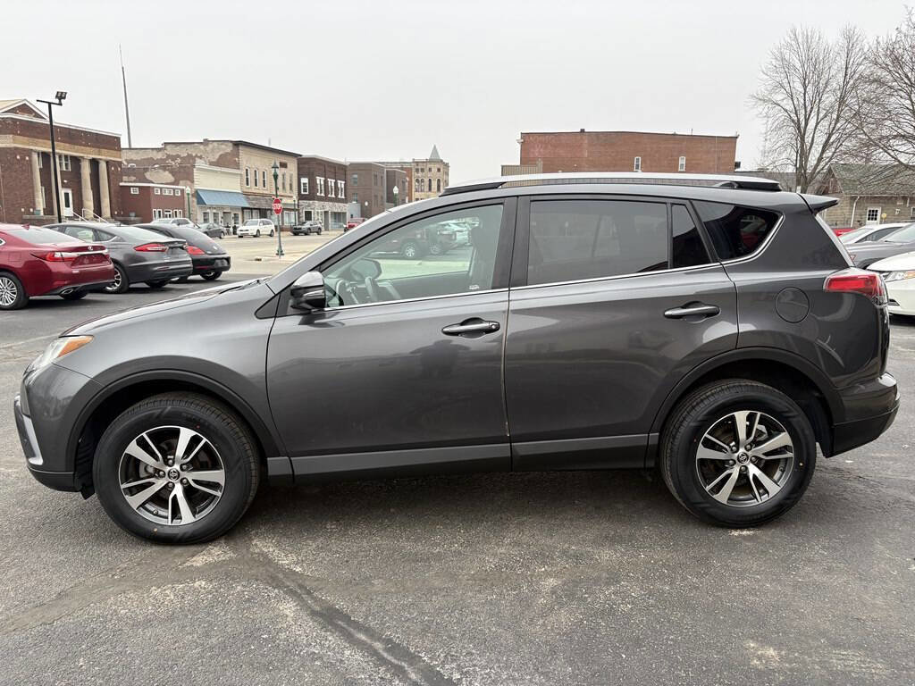 Used 2018 Toyota RAV4 XLE image 2