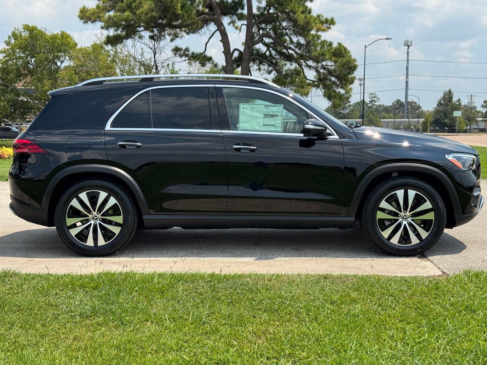 Certified 2025 Mercedes-Benz GLE 350 4MATIC image 2